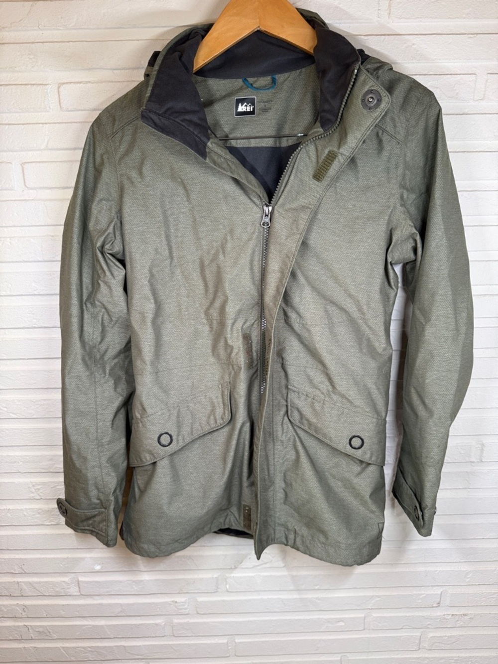 REI Green Windbreaker with Removable Hood Jacket, Women’s size small